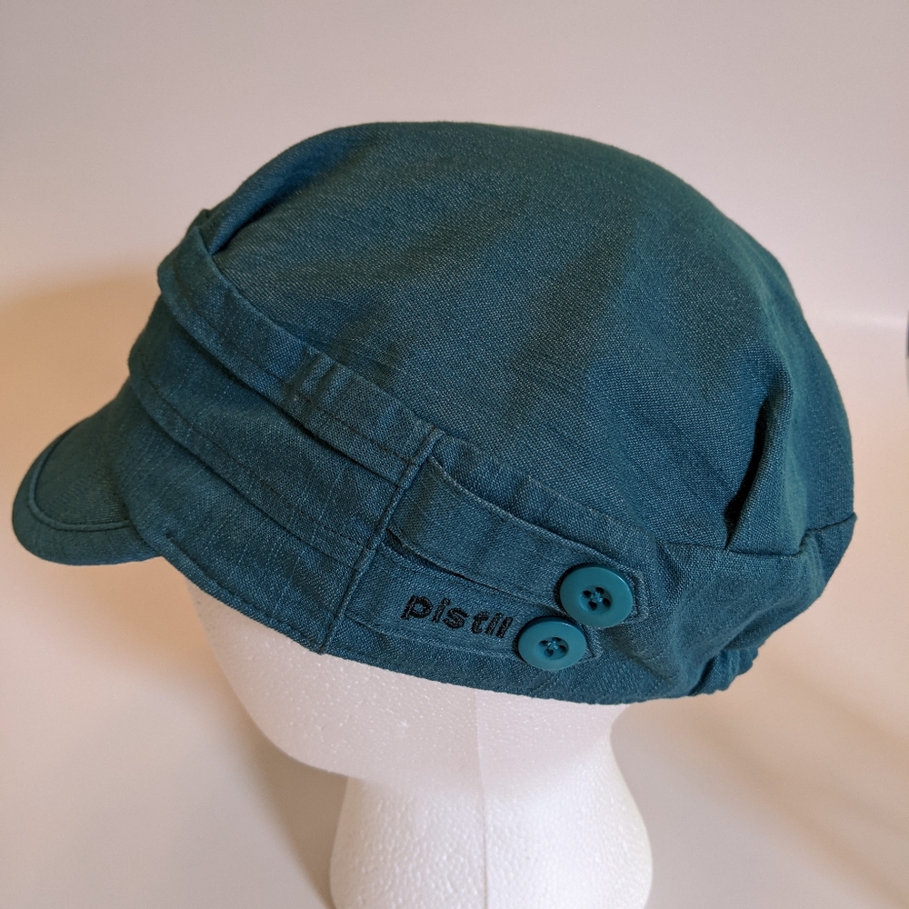 Pistil cap in teal.